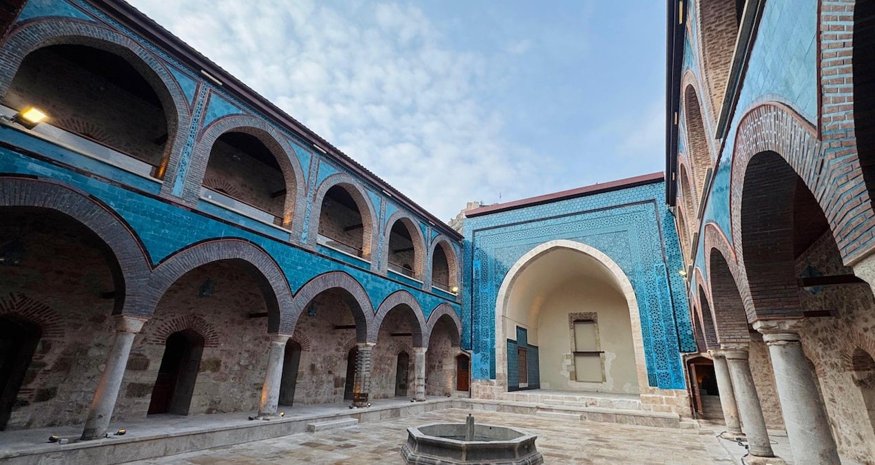 748-yillik-gok-medresenin-restorasyonunda-sona-gelindi-daOHkbDd.jpg