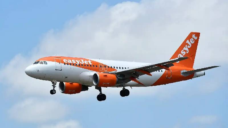 easyjet-pilotu-havada-baylid-ucak-acil-iniyish-yapti-Mwp1LVEl.jpg