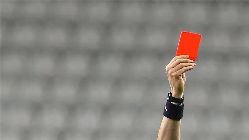 kirmima-kart-gurdyu-iesiin-hakemi-bicaklayan-futbolcunun-kulubu-ligden-ckildi-2AhEhdZq.jpg