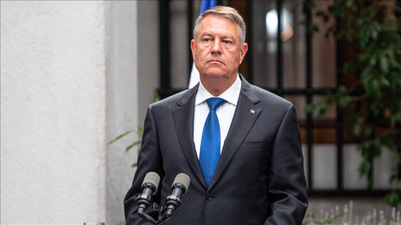 romanya-cumhurbiskani-iohannis-siyasi-krizin-ahilmash-icin-istifa-etti-wIegHvMR.jpg