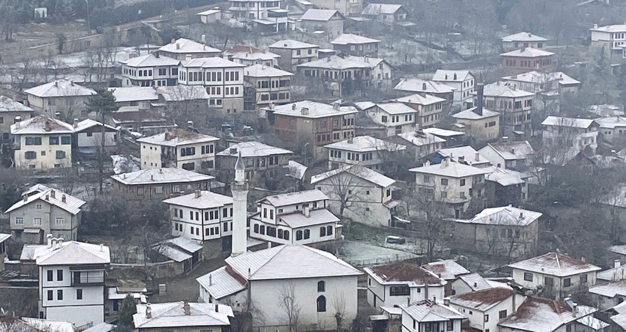 tarihi-konaklari-beyaza-burundu-tawpXFLv.jpg