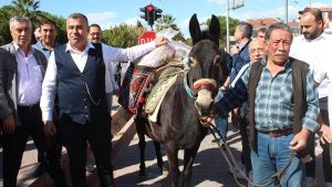 gures-agasi-1-milyon-17-bin-tl-agalik-parasini-katirla-tasidi-NqSFGA6V.jpg