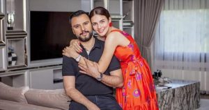 alisan-ve-buse-varol-sevgililer-gununde-umreye-gidiyor-WJgFcKhs.jpg