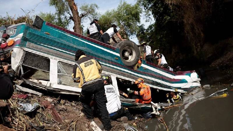 guatemalada-otobus-kopurden-duistu-51-meyyit-bZwxSbLL.jpg