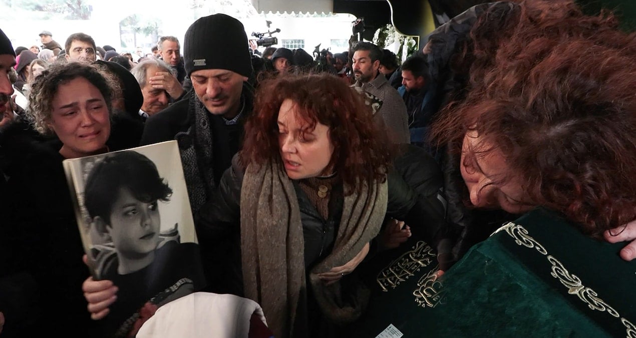 kadikoyde-2-serserinin-bicakladigi-italyan-sefin-oglu-son-yolculuguna-ugurlandi-8vNBUYWC.jpg