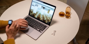 Apple8217dan-Devrimsel-Hamle-Kamerali-AirPods-Pro-3-Yolda-Iddiasi-featured